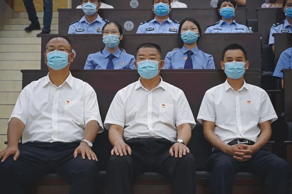 【扫黑除恶】丘北法院公开审理首例涉黑案件——"黑哥,黑嫂"势力难逃