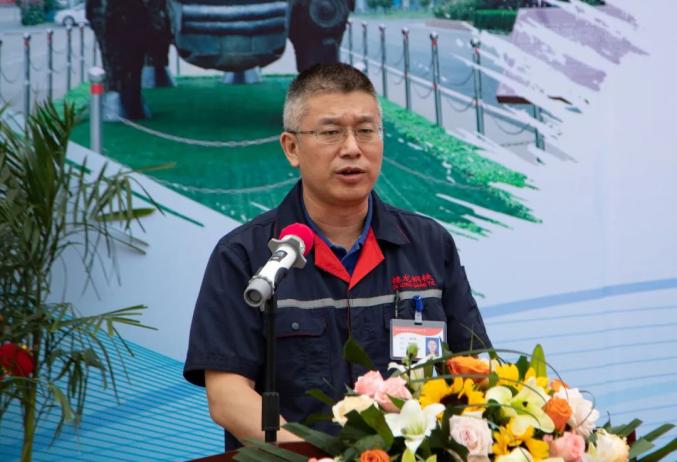 厉害唐山德龙奋进牛雕塑被认证为世界纪录