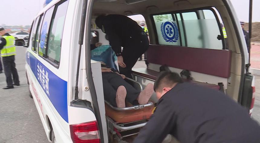 吉林高速公安扎实推进道路交通事故应急救援 四位一体 联动工作机制启动绿色救援通道迅速抢救事故伤者