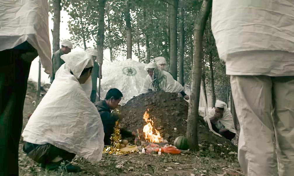 哭坟人的悲喜人生