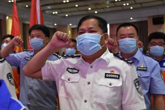 市禁毒委副主任,禁毒办主任,市公安局常务副局长蔡锦荣出席活动