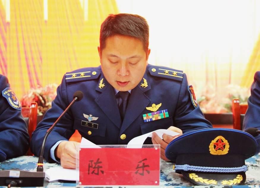 出生,2000年8月入伍,空军中校军衔,现任中部战区空军航空兵某部副团长