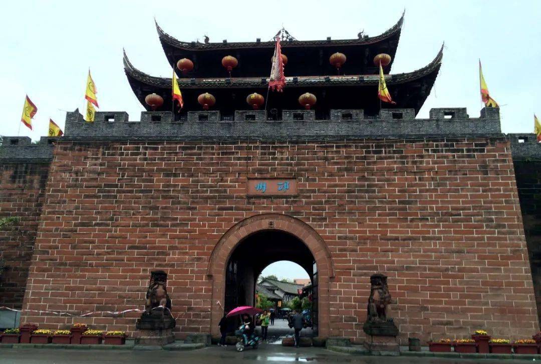 临邛古城(图片来源:百度百科)大量移民,屯兵,发展农业生产.