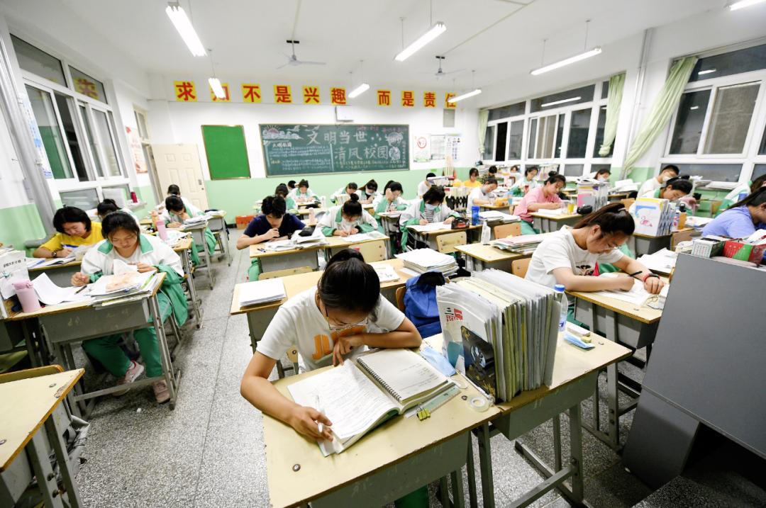 宁夏高考倒计时9天我们记录下了高三学子挑灯夜战的瞬间