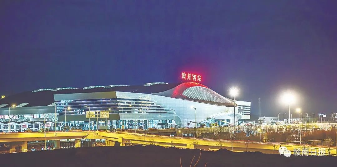 赣州黄金机场8年前,迎宾大道还是赣州经开区唯一的城市大动脉,断头路