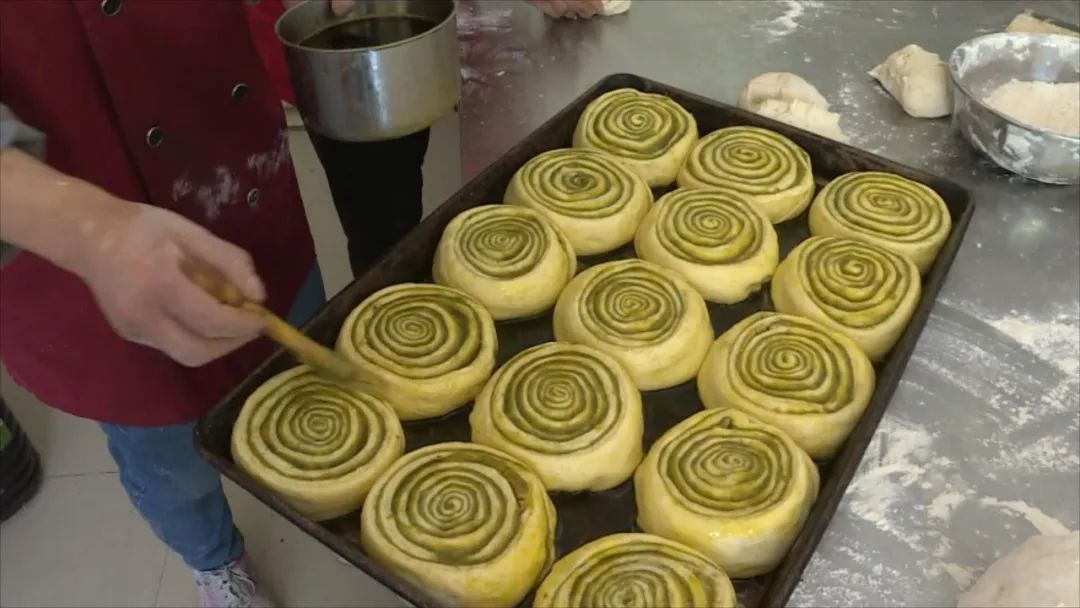 永昌烤饼是我们永昌县的一个市级非遗名录项目,在类别上属于民俗类