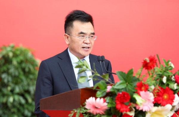 兰州一中校长王文槐,信息科学与工程学院2020届本科毕业生张俊伟分别