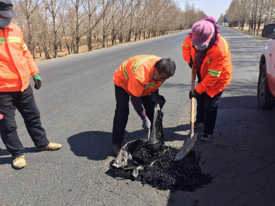张北县交通运输局对县境内干线公路路容路况进行集中再治理