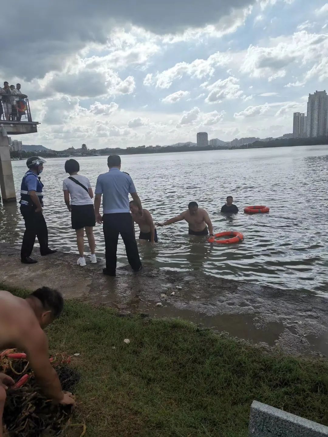 6岁男孩游泳不幸溺亡!家长们速看,防溺水不是喊口号,这5点一定要牢记!