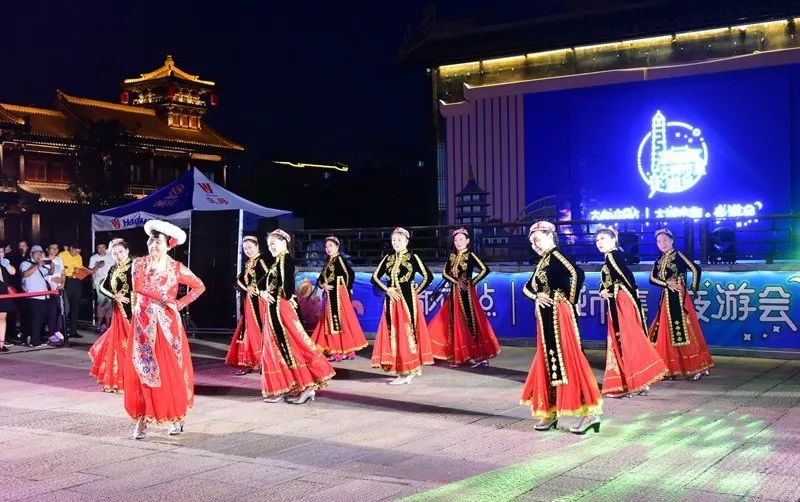 文化老城老城区举办红心向党舞动洛邑大型舞蹈演出活动