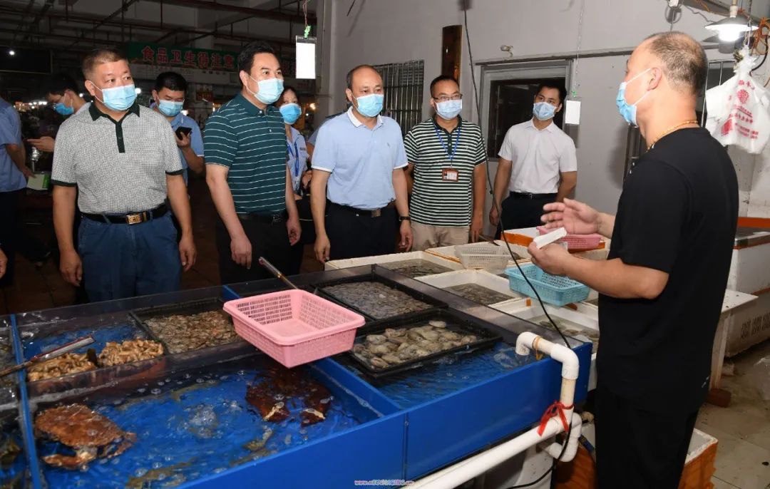【要闻】李光劭到祥和农贸市场等经营场所开展疫情防控工作检查强调:严格落实新“十严格” 齐抓共管 守…