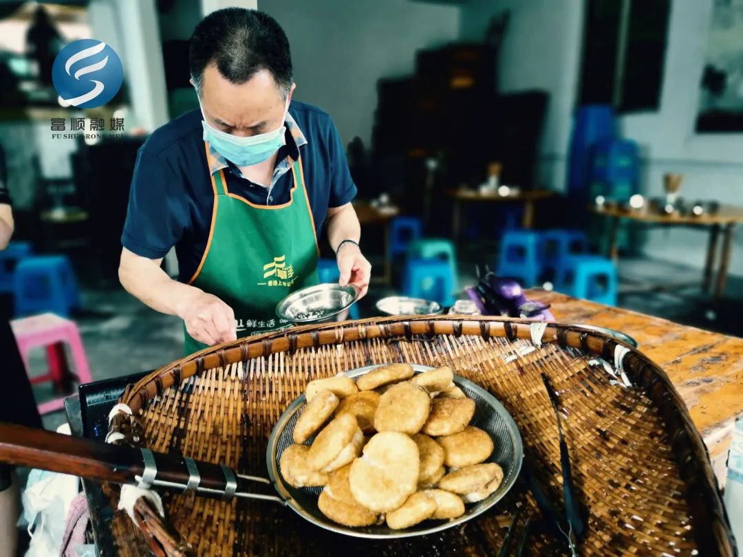 富顺这道非遗美食已有近200年历史鲜黄酥脆超好吃