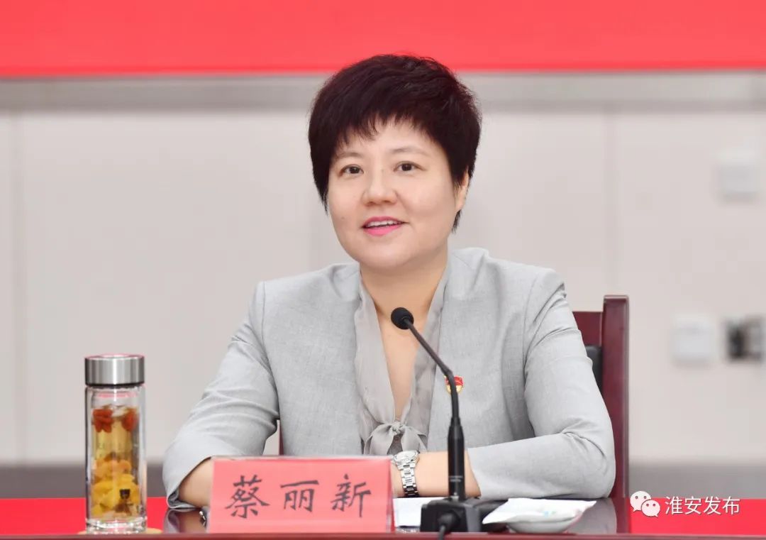 市委副书记张国梁主持会议,市领导周凤琴,周毅,张长金等参加会议.