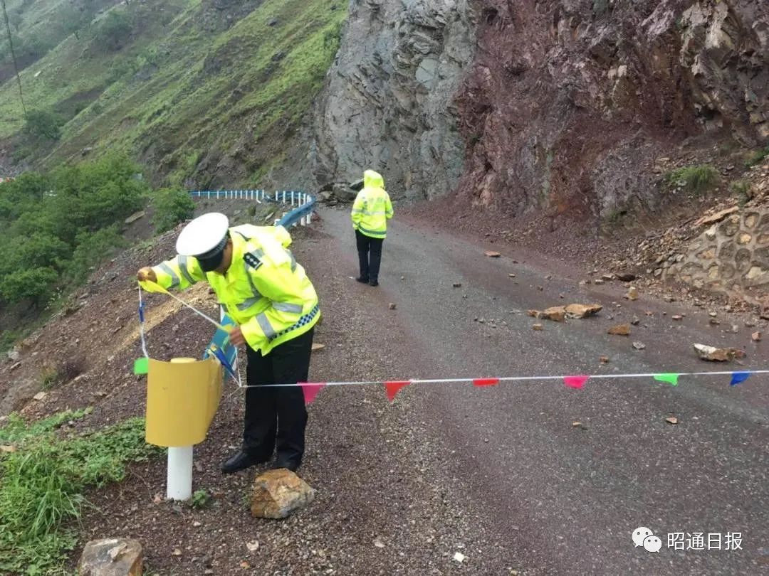 注意安全 镇雄彝良威信盐津等县境内多路段因雨受阻 正抢险救灾 媒体 澎湃新闻 The Paper