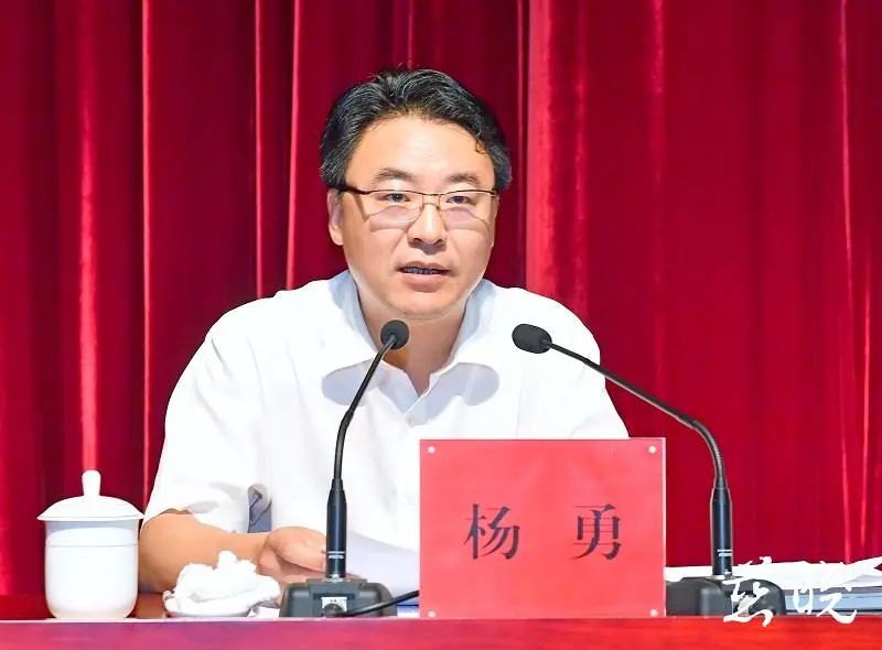 杨勇强调,当前慈溪既迎来系列重大发展机遇,也面临"标兵渐远,追兵逼近