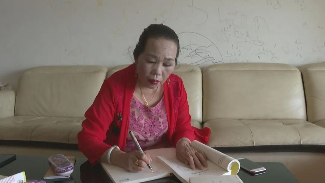 郭秀莲以山歌抗大疫02争做战疫宣传战士