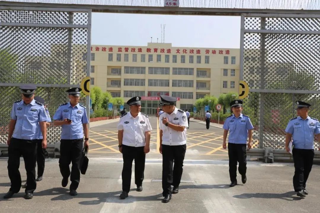 内蒙古包头监狱领导图片