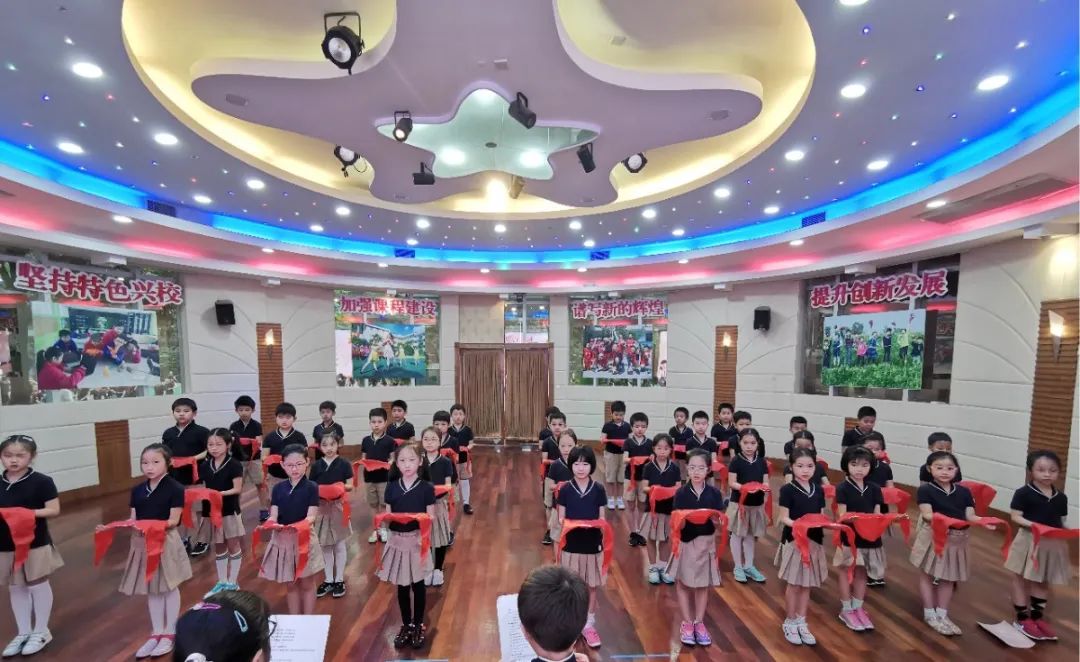 一中心,六中心,三中心, 上外附小,培华,民办宏星小学供图领巾飞扬