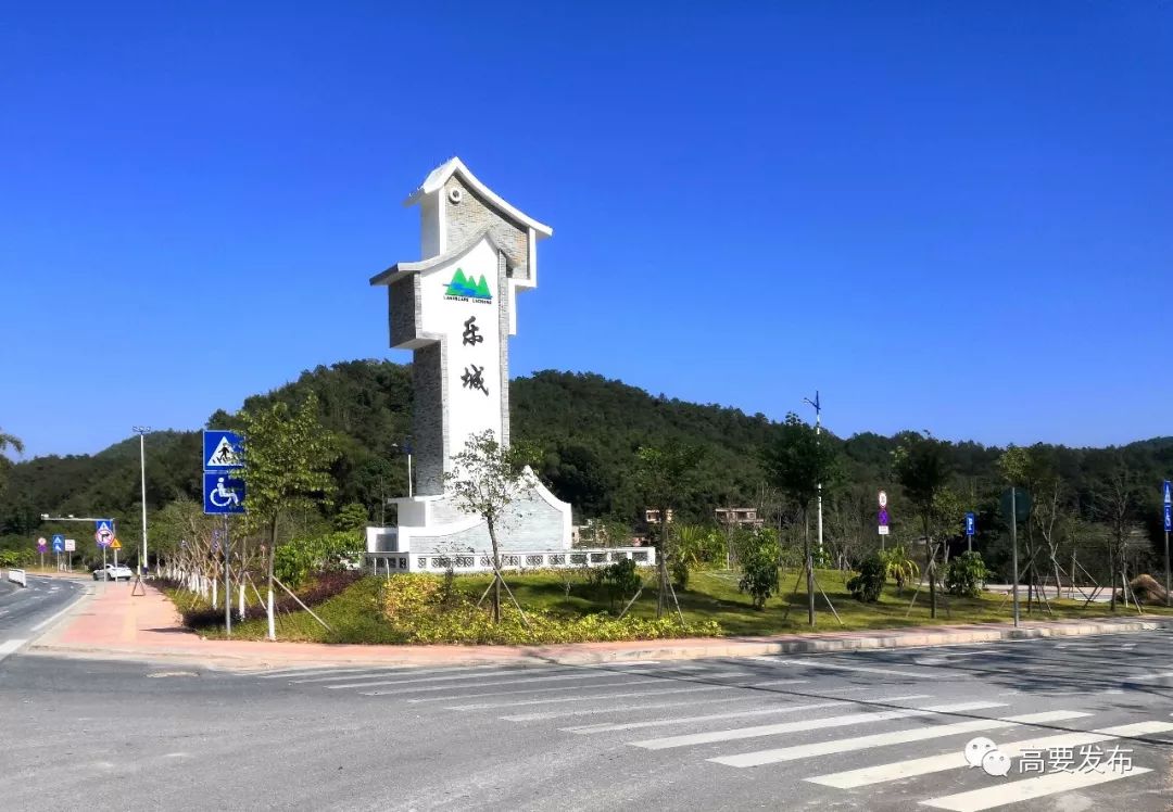 社山村人口_山村图片(3)