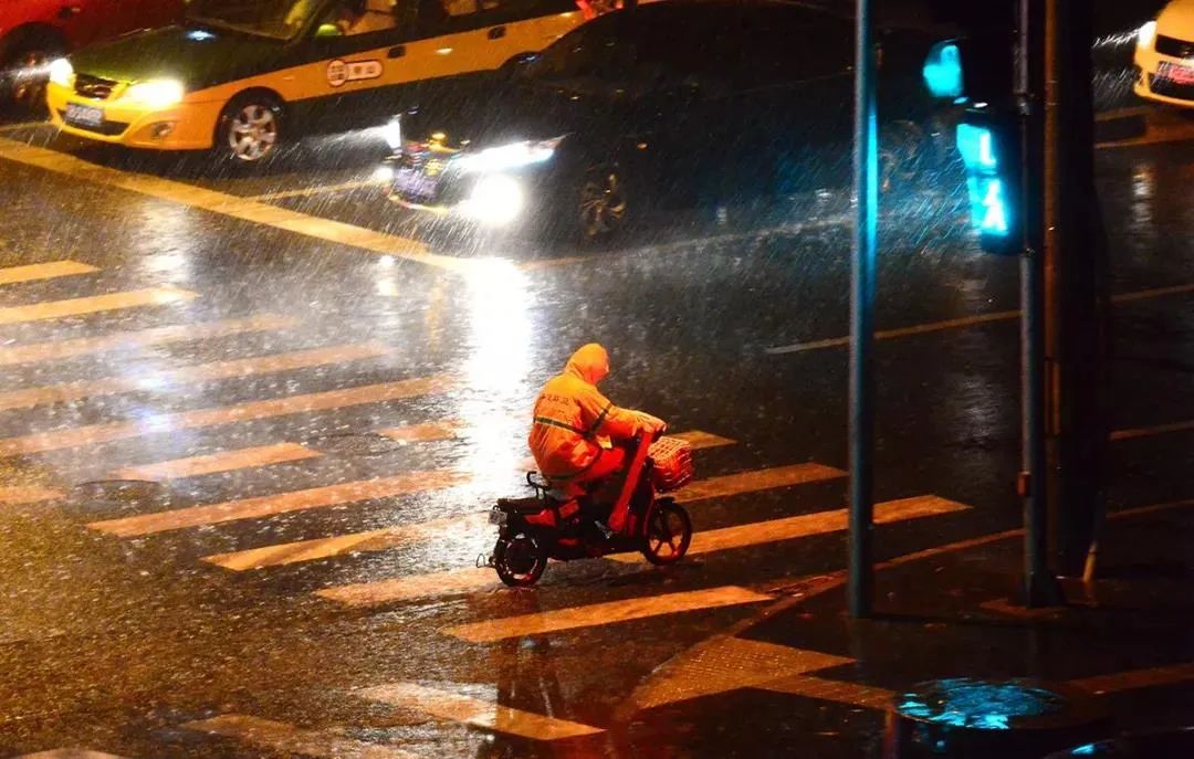 雷電陣雨強對流天氣今晚就到石家莊明天或有中到大雨