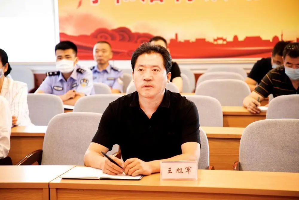 党组书记,院长王旭军带头参加,其他在家领导班子成员均到场.