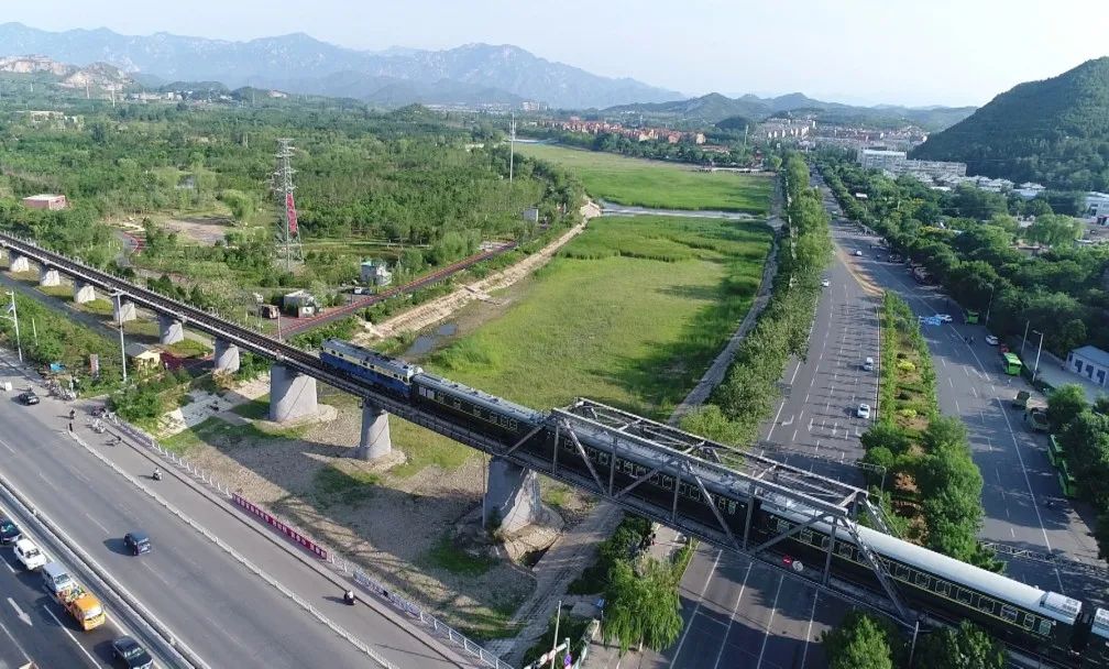 今天市郊铁路通密线开通运营