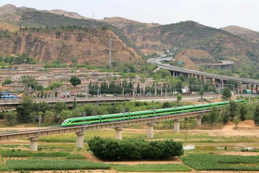 列车经停米脂,绥德,清涧,子长延安,富县,洛川等地将有力改善老区人民