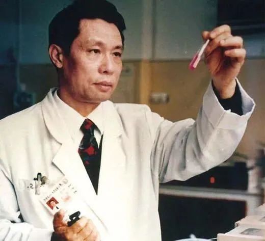 拯救了无数生命,有人评价说:"如果没有钟南山抗击非典的结果,可能就要