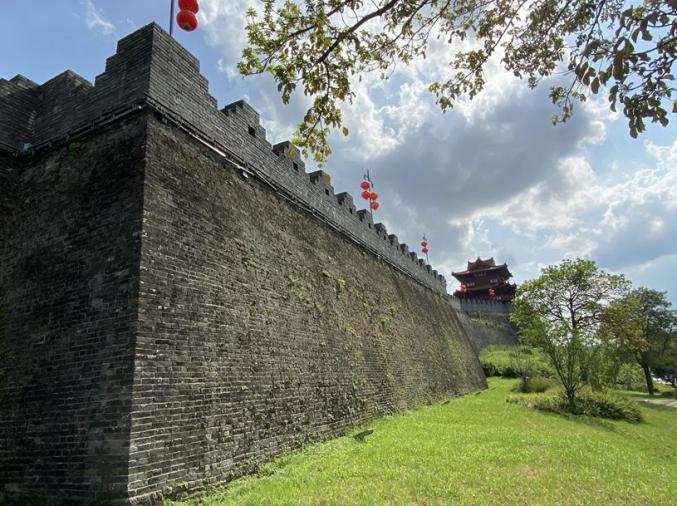 介绍,我国目前仅存的宋代古城墙还有江西赣州古城墙和安徽寿县古城墙