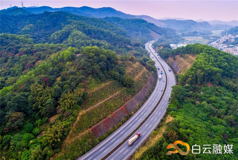 105国道,106国道南北贯穿全镇京珠高速,沙太路,新广从公路北距白云