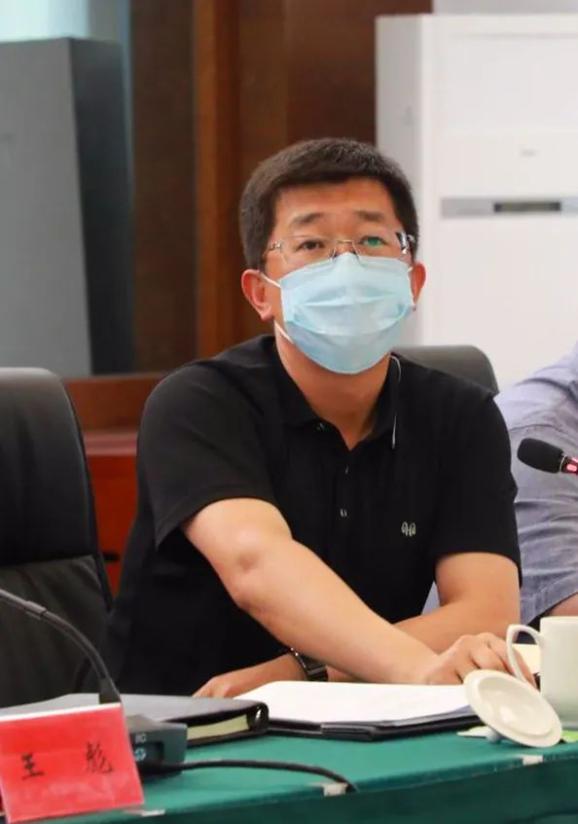 赵赞就做好市政,城乡道路交通项目,征拆工作,城区管理,绿化工程等各项