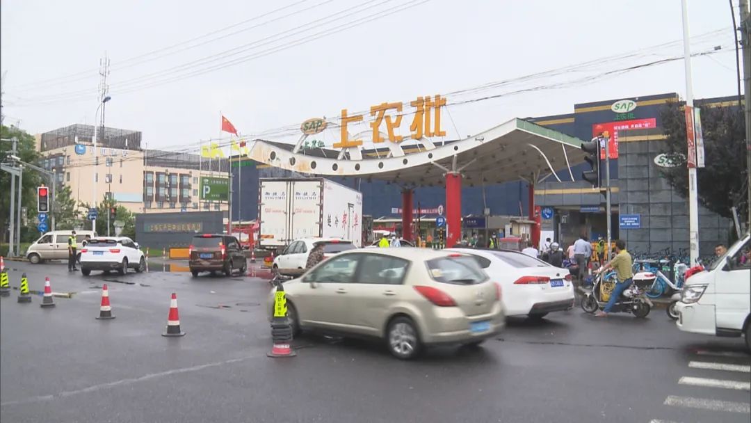 人员出入闭环管理位于沪南路2000号的上海农产品中心批发市场(以下