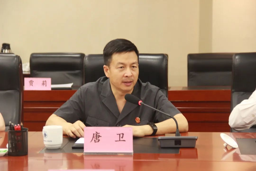 武侯法院 座谈会上,唐卫院长结合巴中两级法院文化建设方面进行了友好