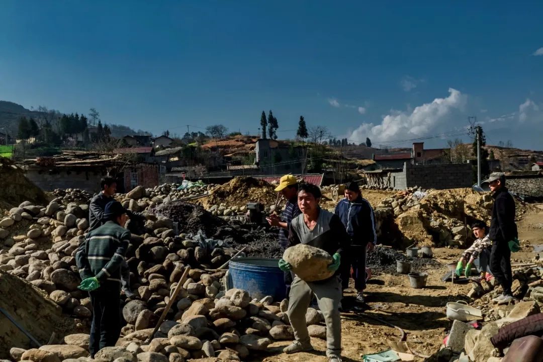 脱贫攻坚第一书记杨永胜用坚守让党徽在大凉山里闪耀