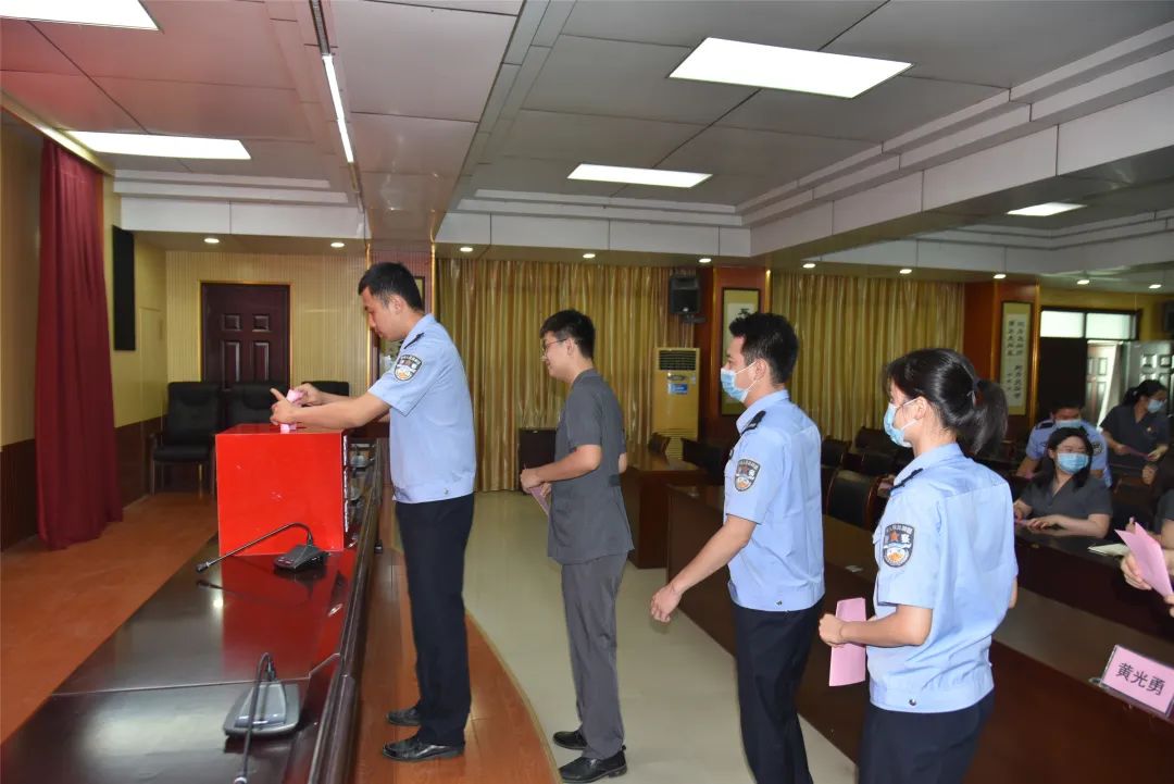 钦北区法院举行团支部换届选举大会