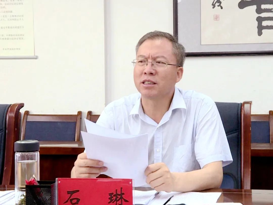 石琳主持召开县委人才工作领导小组会议