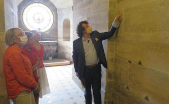 法国一教堂管理员发现墙壁裂缝，里面竟藏有500具遗骸