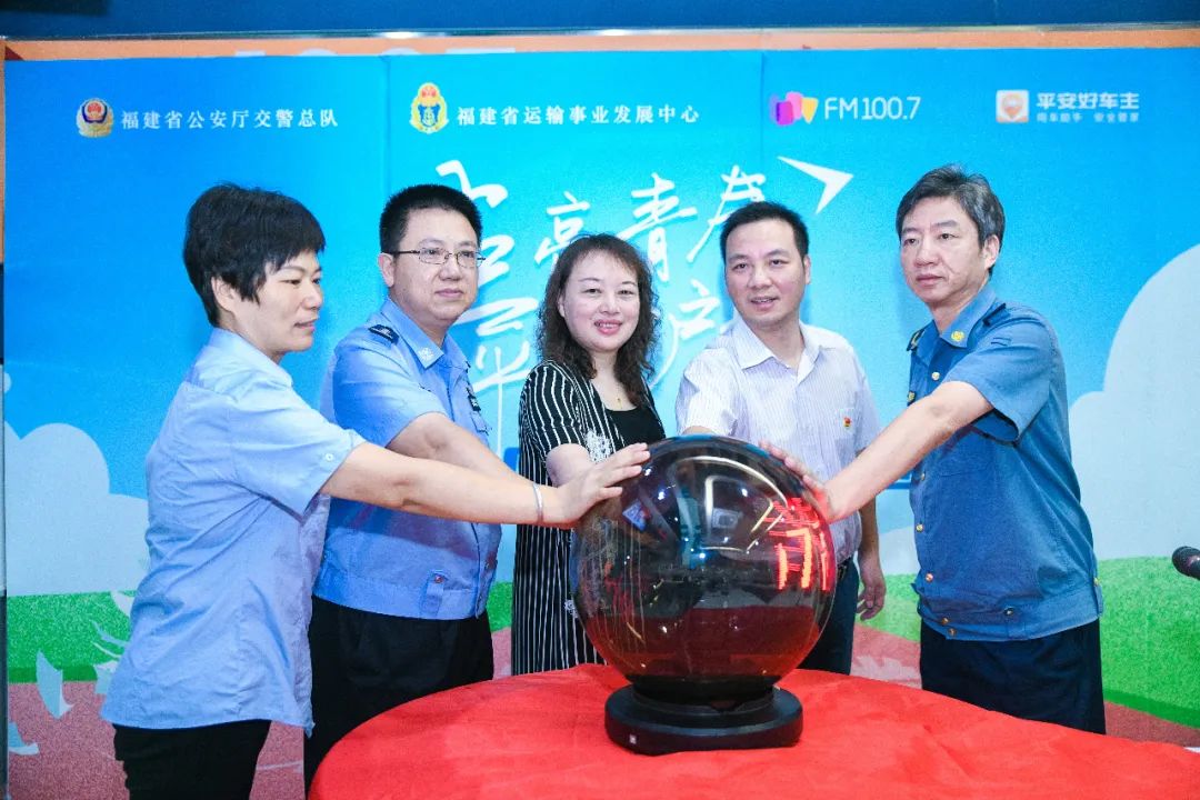 护航高考 交警同行 | "点亮青春 平安护航" 第十四届"高考直通车"启动