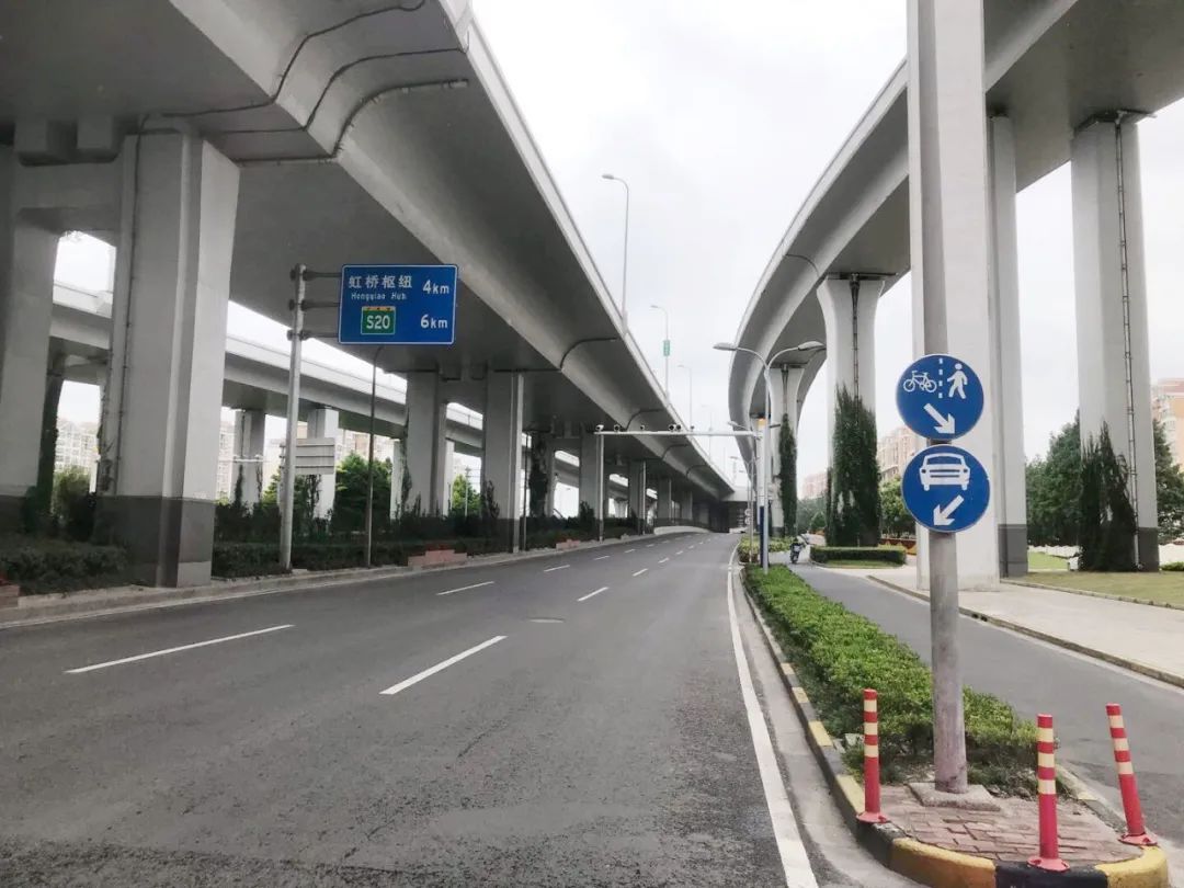 提示,前日因塌陷中断的北翟路已恢复通行!