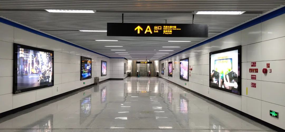 18号线世纪城站a口"颜值最高的地铁口"噢还是成都地铁倪家桥站的这个a