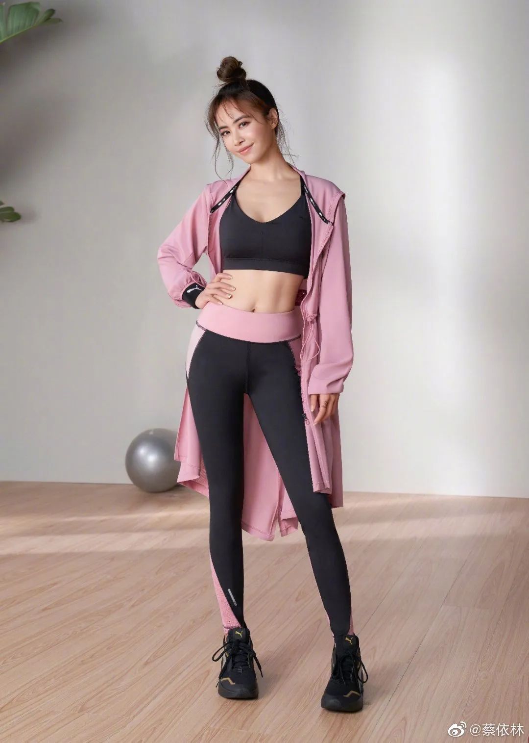 随后jolin本人还亲自发布了网友给其制作的表情包,并附留言:谢谢您对9