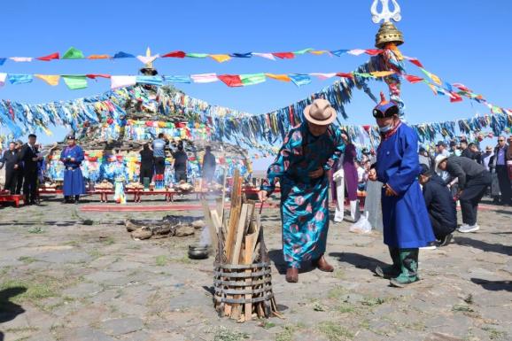 四子王旗举行四子部落扎萨克敖包祭祀活动