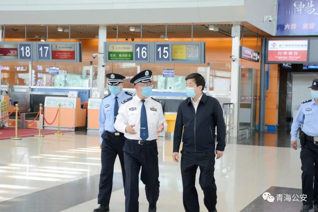 杜海民在西宁机场航站楼派出所备勤室,办案区和西宁