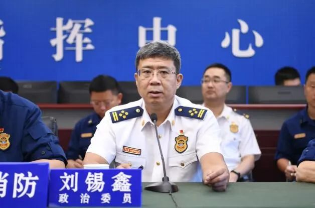 为全力做好抗洪抢险救援工作,总队周详总队长,刘锡鑫政委第一时间组织