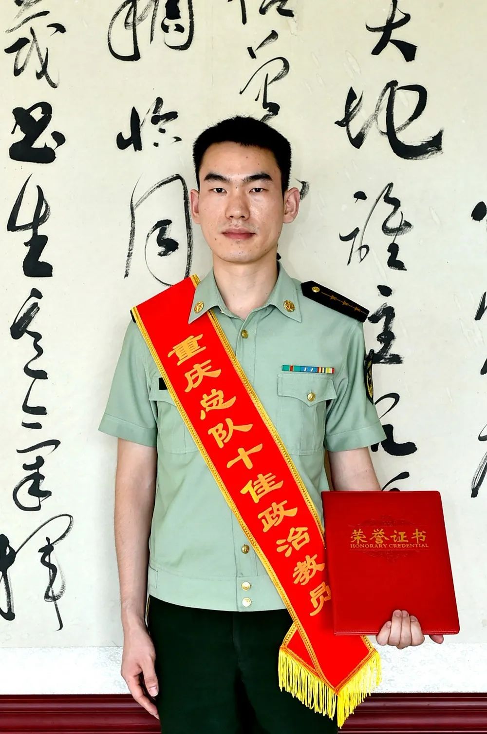 执勤第一支队某中队政治指导员 汪 杰16月27日至7月3日,武警重庆总队