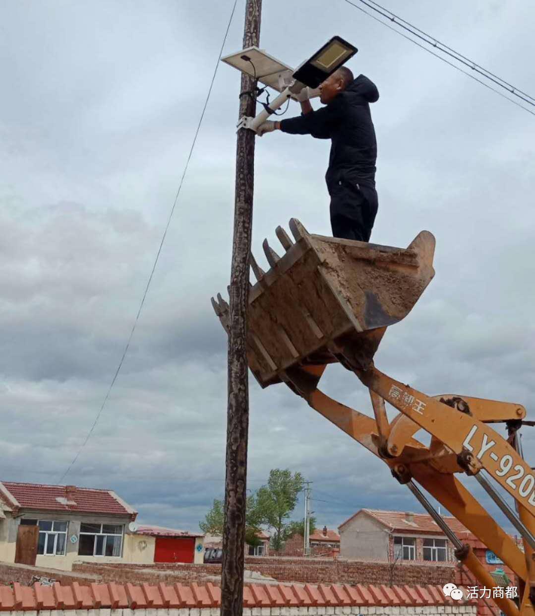 为贫困户购置抽水泵 在帮扶单位的大力扶持下,经过几年的努力,河柳村
