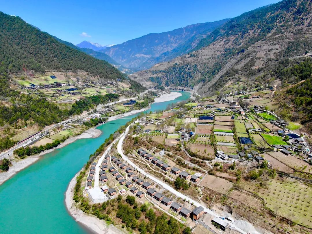 脱贫一线党员风采怒江峡谷中的桃花源记云南贡山县丙中洛镇双拉村党