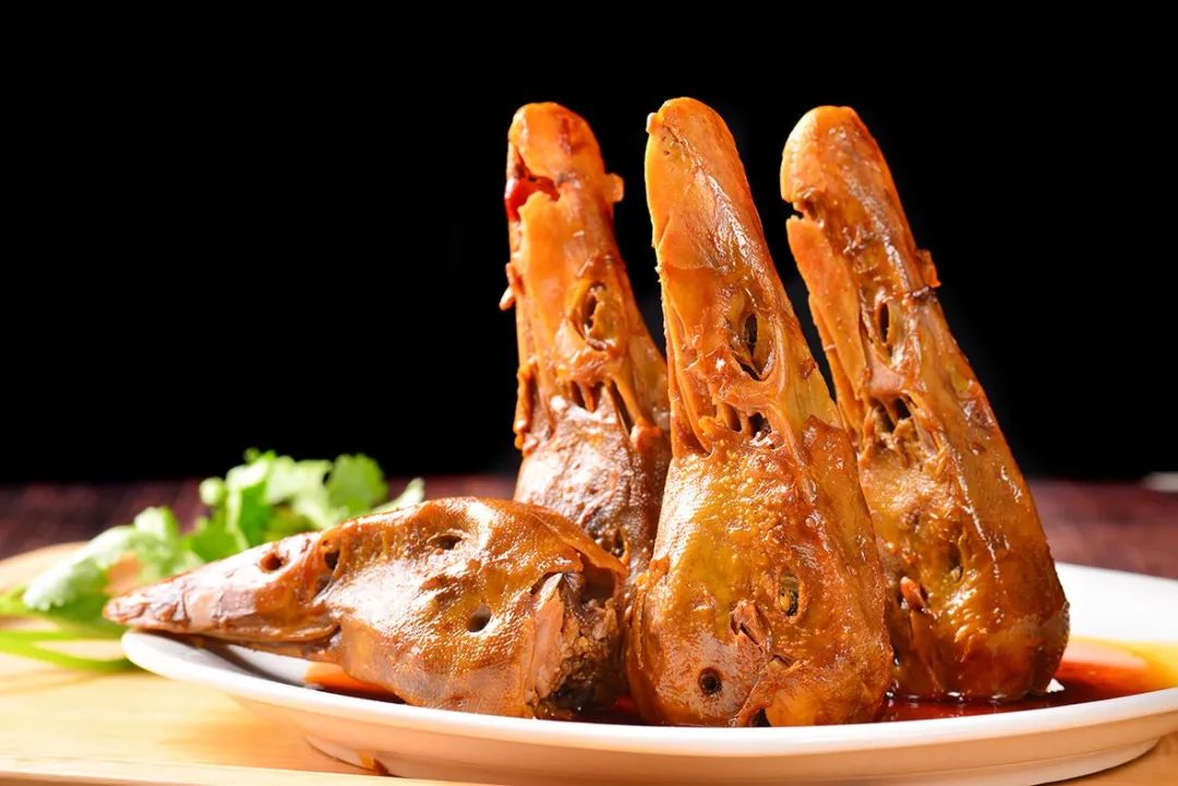 麻辣鸭头手工红糖糍粑你知道吗原来九码头的美味锅底是纯手工炒制