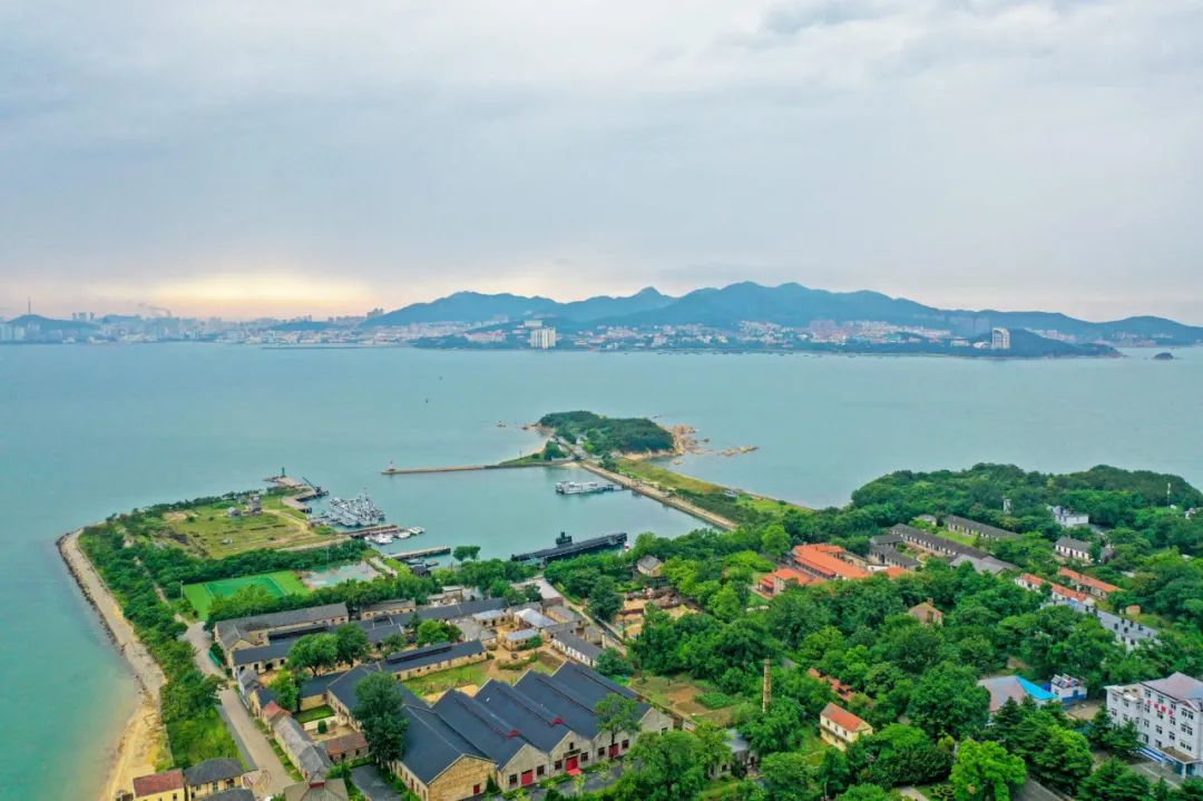 不妨就在這個夏天,來劉公島觀山聽海,枕星而眠,體驗旅行的意義.