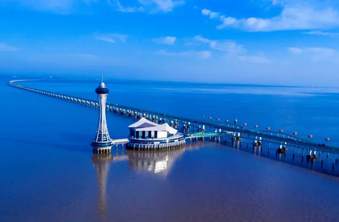 爱心助公益防疫暖人心杭州湾跨海大桥海天一洲景区致敬抗疫志愿者